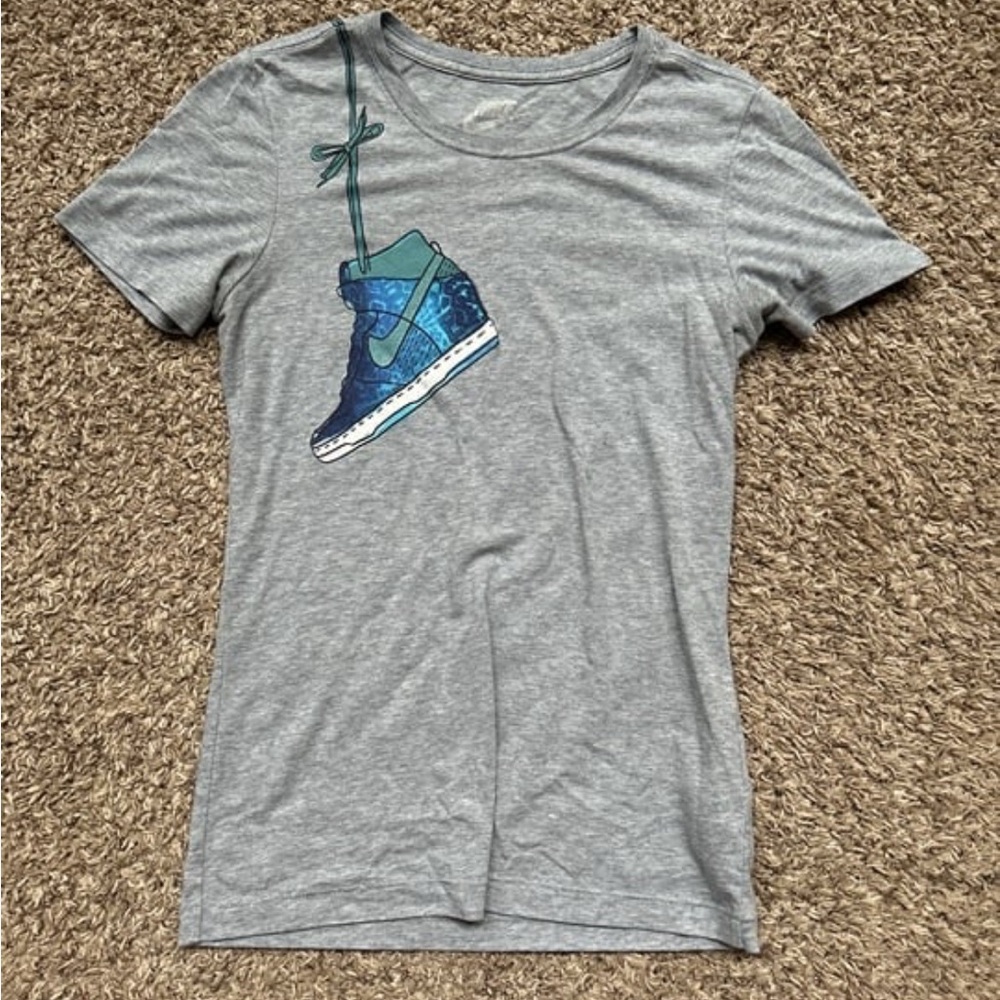 Women’s Nike sneaker graphic tee, size medium